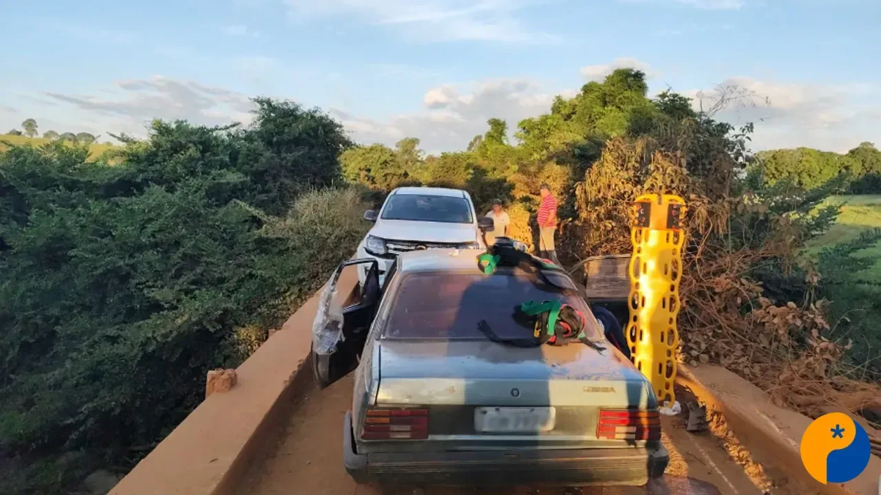 Colisão entre carro e caminhonete deixa quatro feridos em ponte na LMG-747