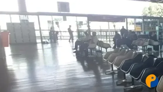 Homem tenta beijar atendente e acaba conduzido à delegacia