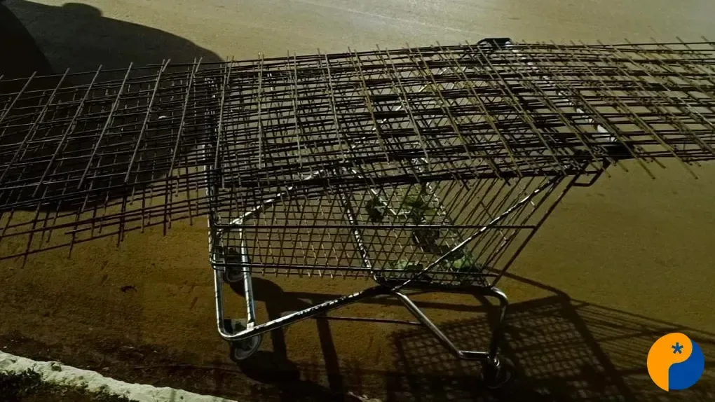 Homem é preso com ferragens suspeitas e carrinho furtado no bairro Jardim Peluzzo 