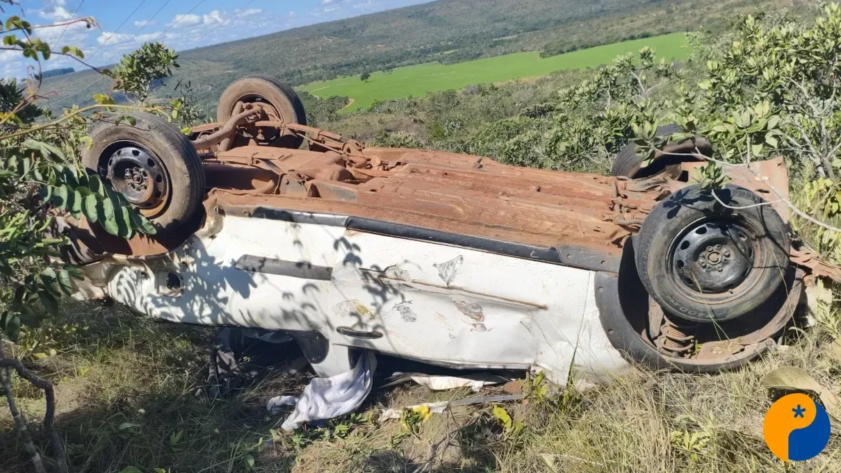 Carro cai de desfiladeiro e idoso é resgatado com sinais de desidratação e politraumatismo 