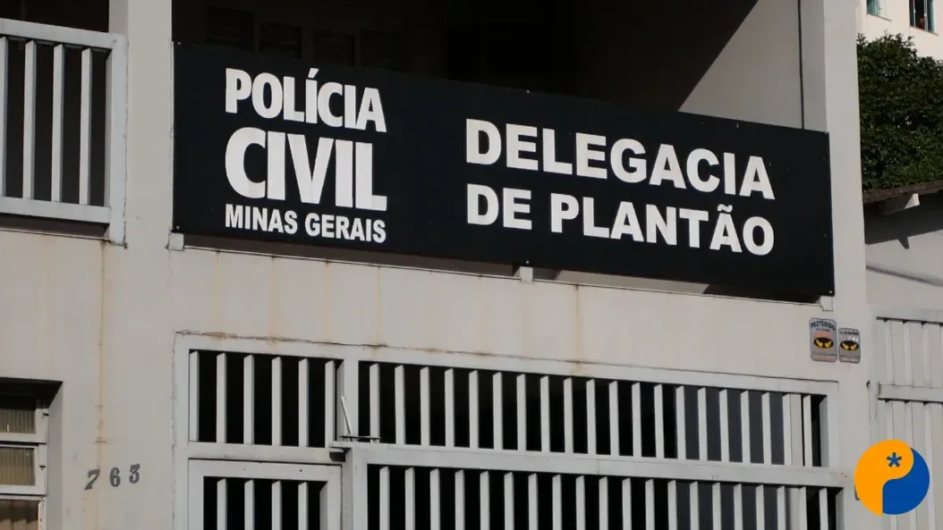 Mulher tem casa invadida por ex-companheiro após negar visita à filha em Patos de Minas