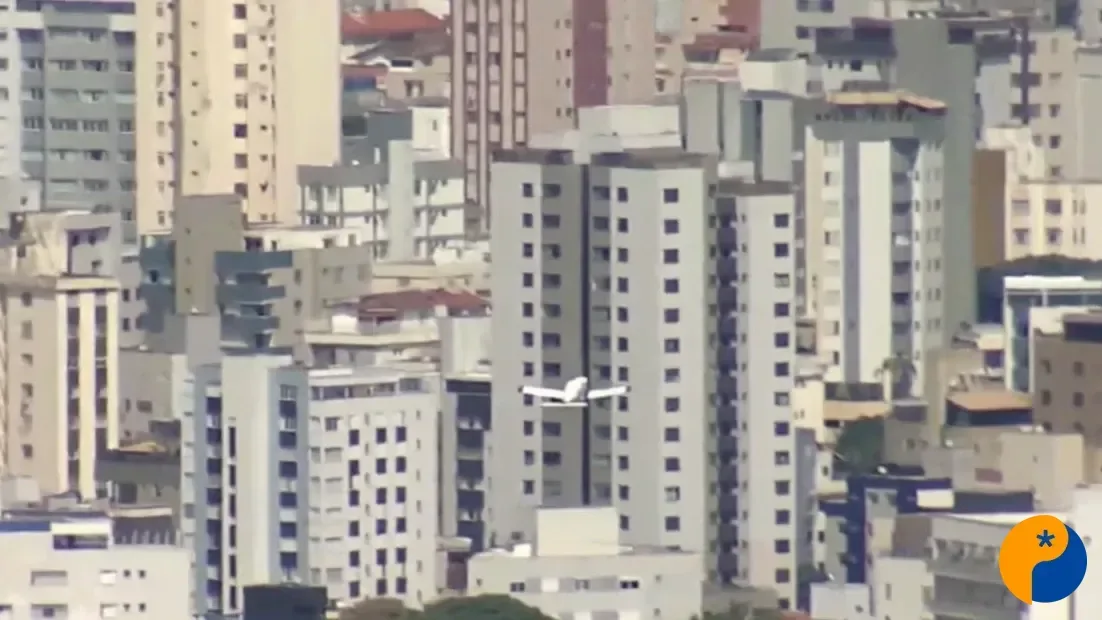 Queda de avião em BH deixa dois mortos e três feridos 