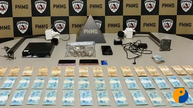 PM apreende mais de R$ 50 mil e prende casal durante operação contra o tráfico