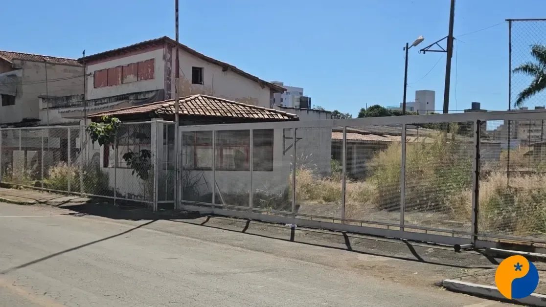 Moradores denunciam abandono de antiga sede do Corpo de Bombeiros em Patos de Minas