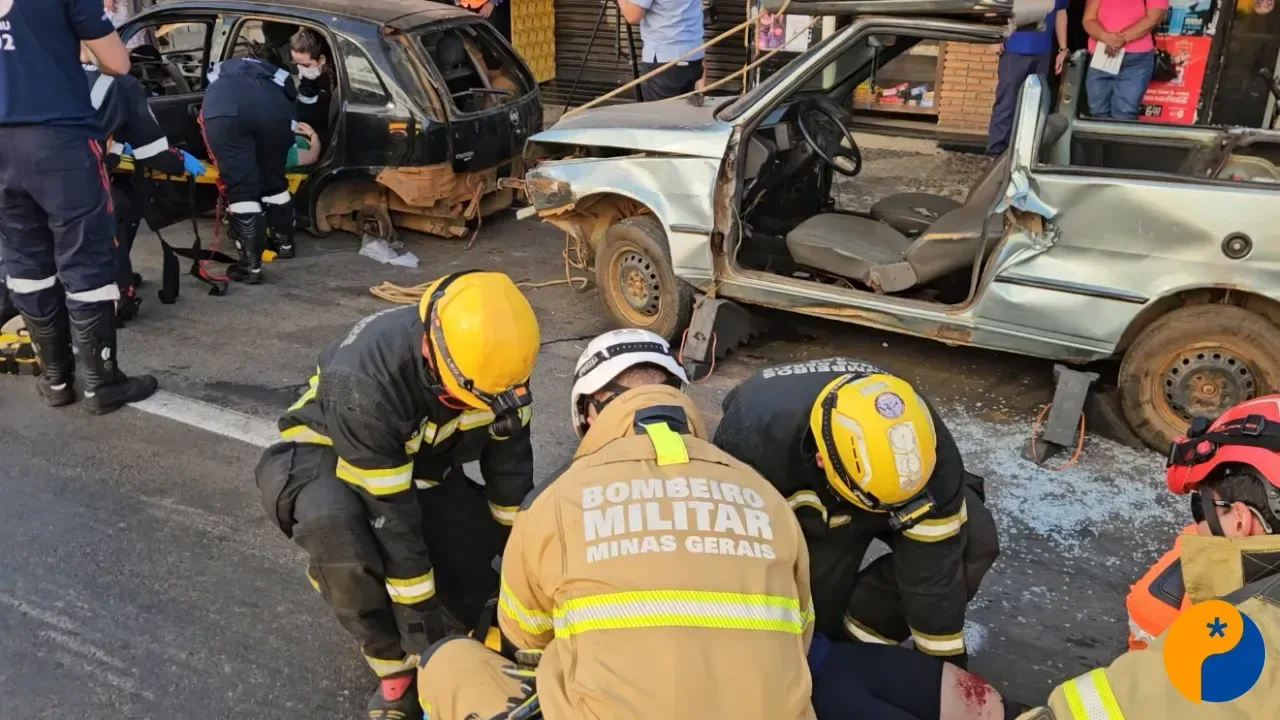 Simulado de acidente chama atenção para violência no trânsito em Patos de Minas 