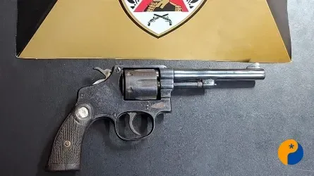 Polícia Militar prende homem por posse ilegal de arma com numeração raspada