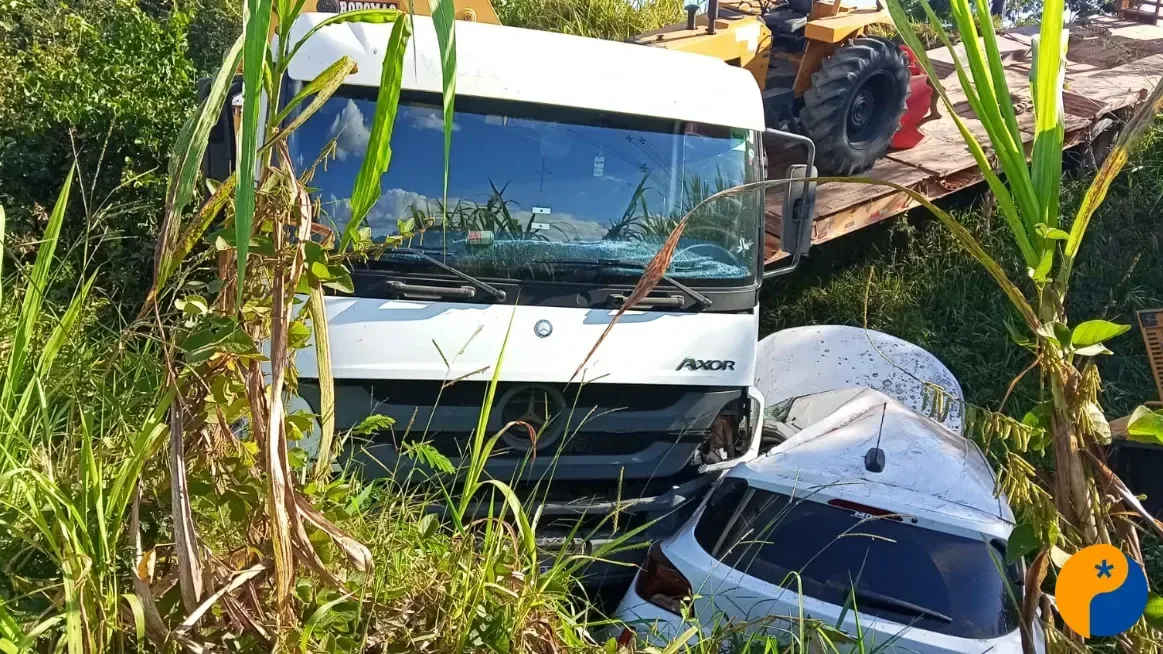 Engavetamento entre sete veículos deixa feridos na MGC-354, em Patos de Minas