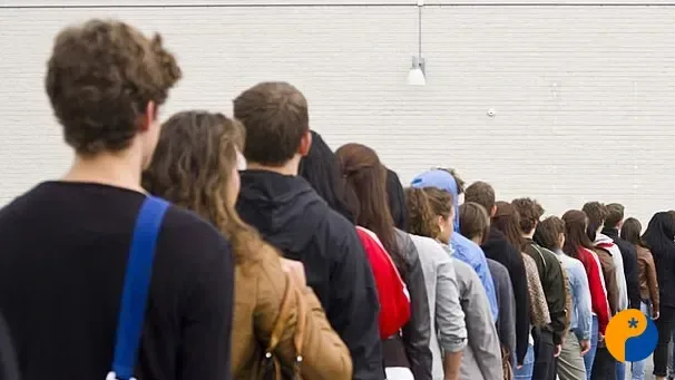 Idosos mais velhos terão prioridade dentro da fila preferencial em Minas; entenda o que muda com a nova lei
