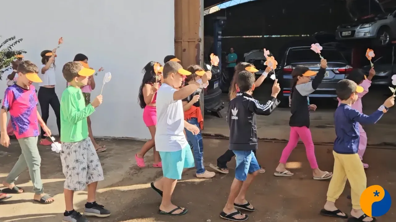 Caminhada no Cristo Redentor reforça combate ao abuso infantil durante o Maio Laranja