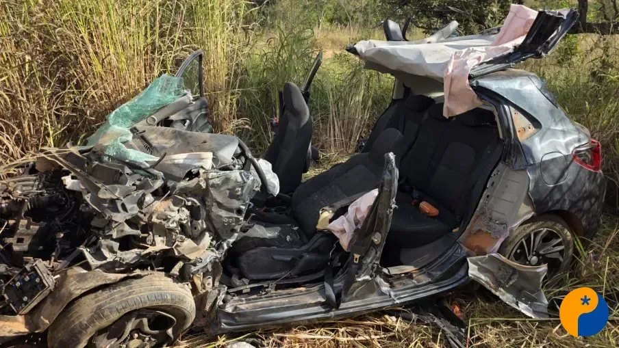 Mulher morre e três pessoas ficam feridas em acidente entre carro e caminhão na MG-188