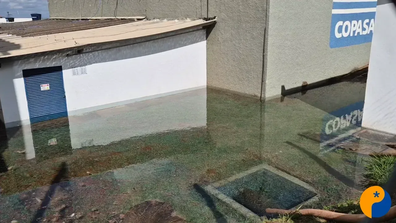Rompimento da Copasa no bairro Aurélio Caixeta é a grande causa da possível falta de água em alguns bairros