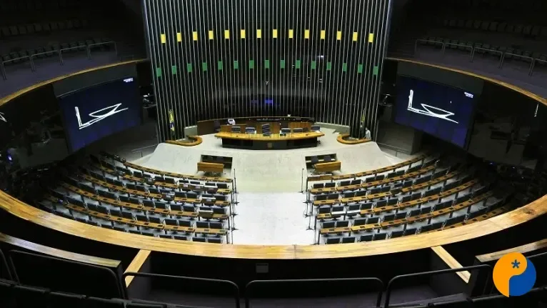 Comissão da Câmara aprova PEC que reduz maioridade penal de 18 para 16 anos 