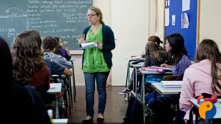 Sancionado piso de R$ 5.130 para professores de educação básica