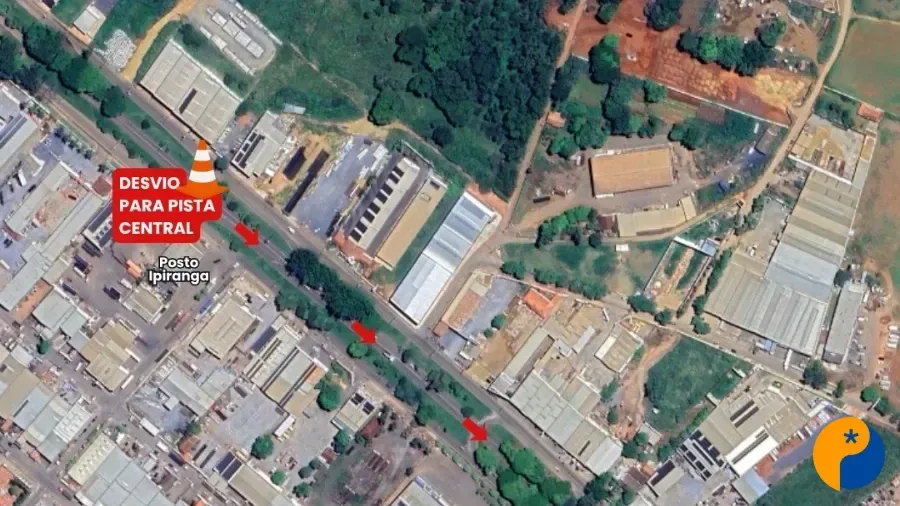 Obra na Avenida Juscelino Kubitschek altera tráfego com interdição parcial de pista lateral em Patos de Minas