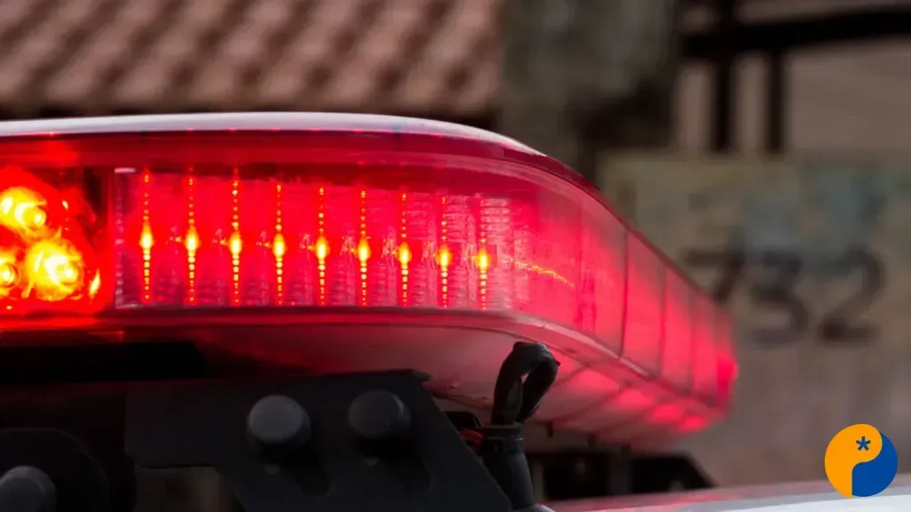 Jovem é esfaqueado pelo primo após briga em casa; um é preso em Patos de Minas