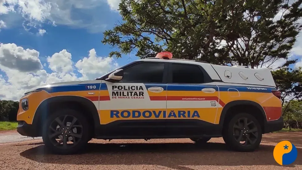 Homem com mandado de prisão por pensão alimentícia é preso durante fiscalização em ônibus na MG-188
