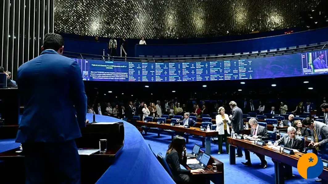 Senado aprova novas regras do frete mínimo e retira piso salarial de R$ 5 mil para caminhoneiros
