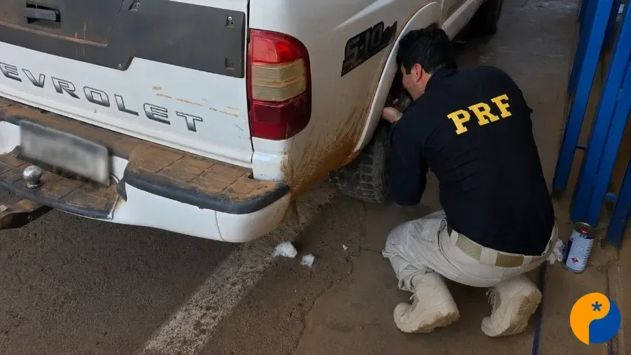 Homem é preso com caminhonete roubada após PRF identificar adulteração em veículo na BR-040 
