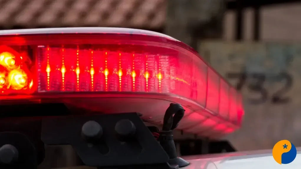 Homem pede ajuda, ganha roupa e acaba preso após invadir casa e ameaçar morador em Patos de Minas