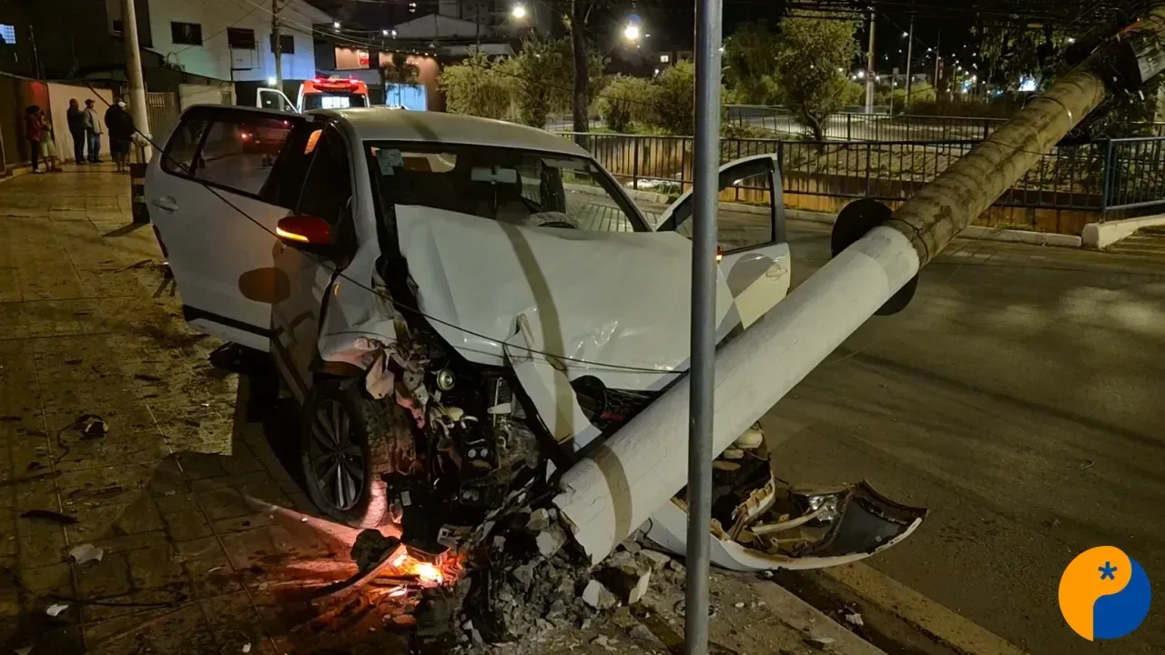 Idoso é preso por embriaguez após bater carro em poste na Avenida Fátima Porto