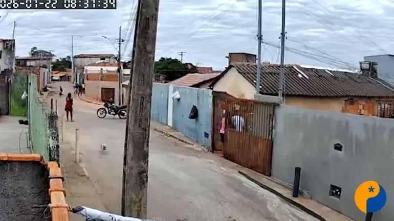 Troca de tiros deixa dois homens baleados em João Pinheiro