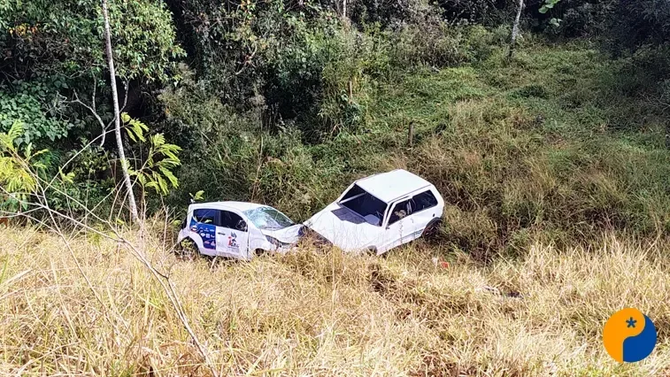Dois carros caem em ribanceira no mesmo local em menos de 12 horas em Patos de Minas 
