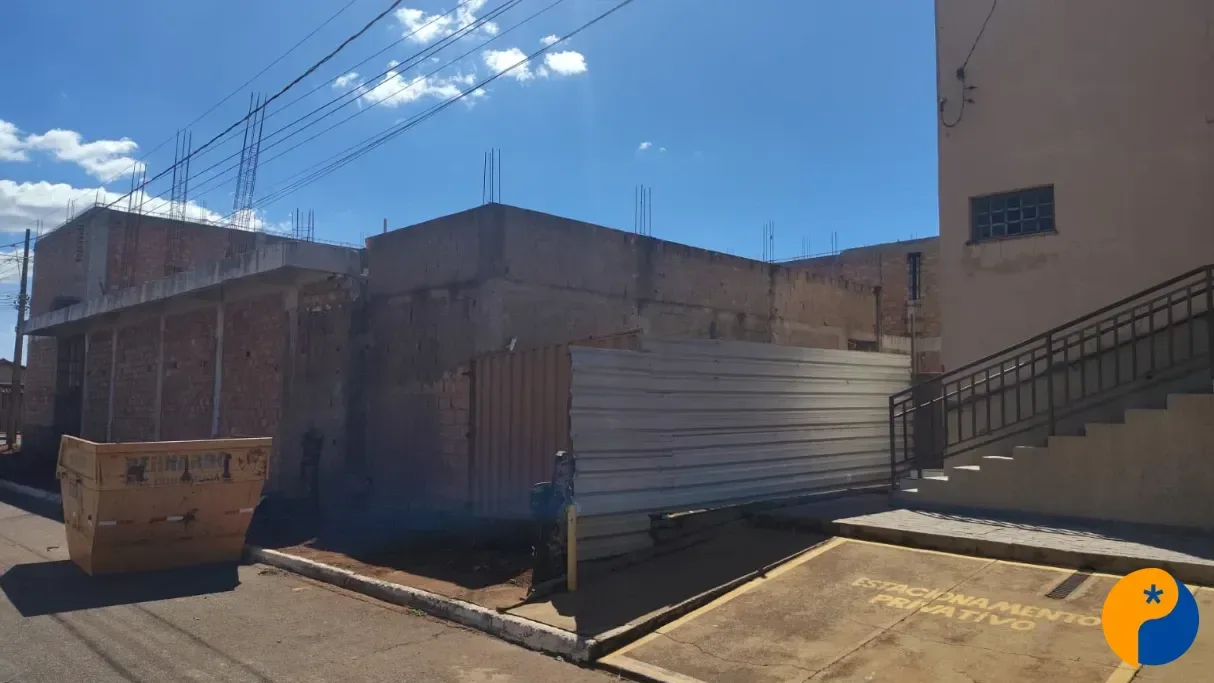 Criminosos furtam materiais de obra em igreja de Patos de Minas