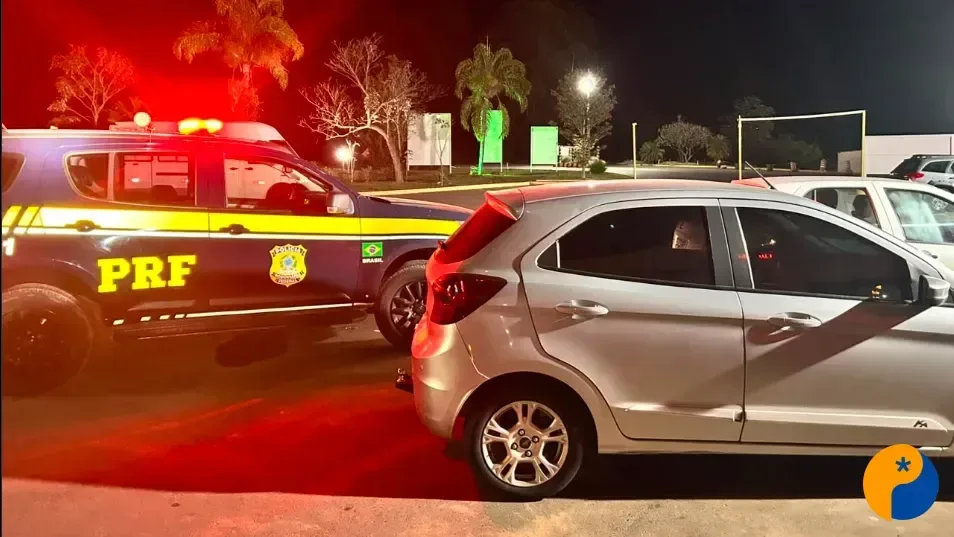 PRF recupera carro roubado, apreende drogas e prende suspeito após perseguição na BR-365