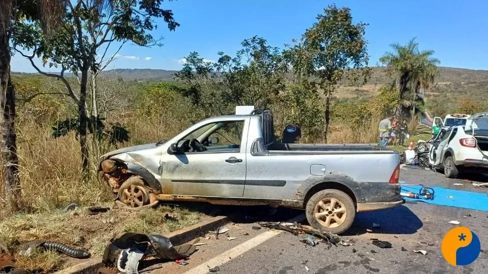 Irmãos de 1 e 9 anos morrem em acidente com três veículos na BR-040, em São Gonçalo do Abaeté