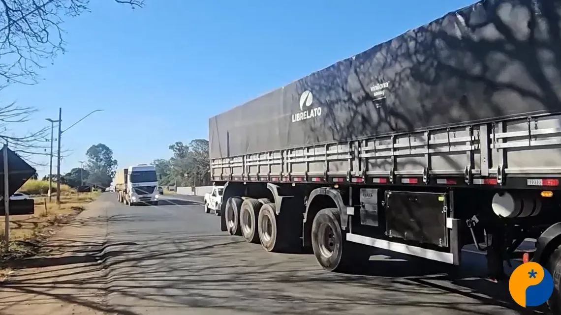 DER-MG restringe circulação de veículos pesados em rodovias da região durante Romaria 2026