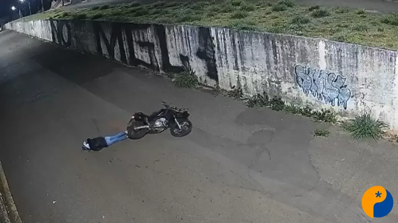 Vídeo registra grave queda de motociclista em trecho conhecido como "Vistas", em Patos de Minas