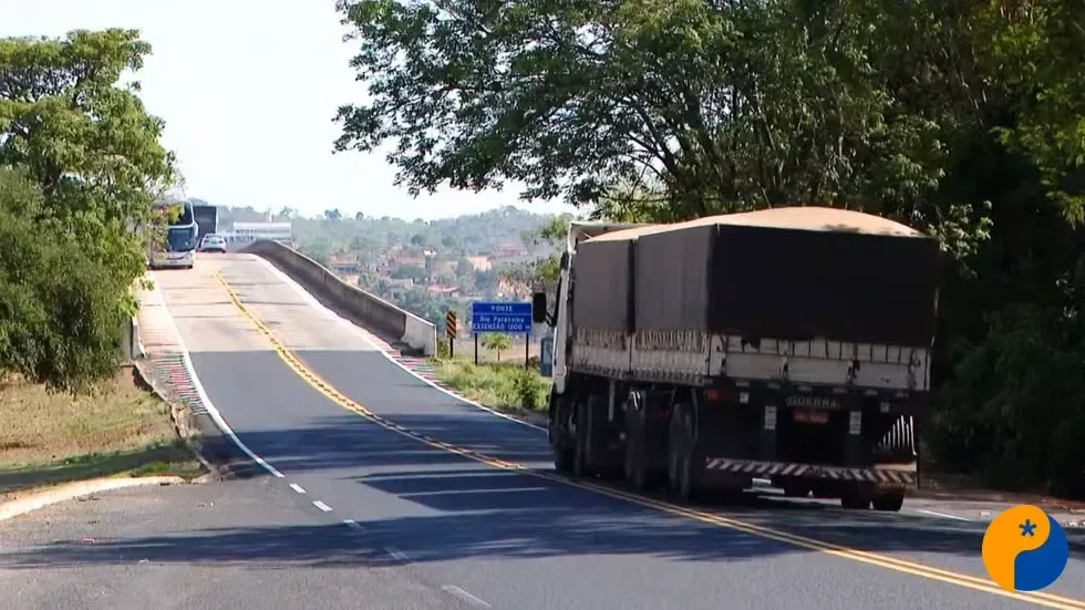 Ponte Quinca Mariano é interditada por um ano e muda rota entre Minas Gerais e Goiás 