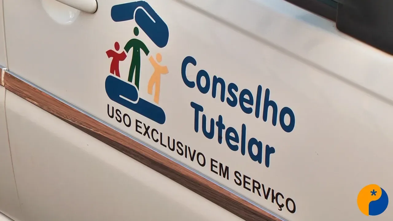 Mãe é presa após crianças serem encontradas sozinhas em situação de risco em Patos de Minas 
