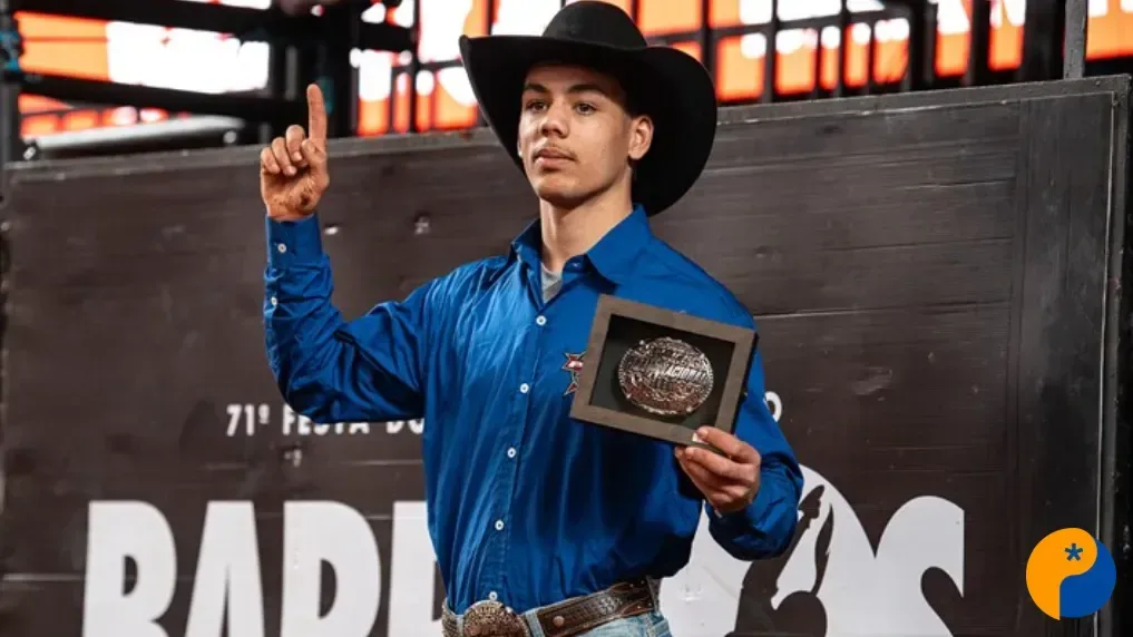 Peão de rodeio de Lagoa Formosa faz história e conquista título da PBR Brazil em Barretos