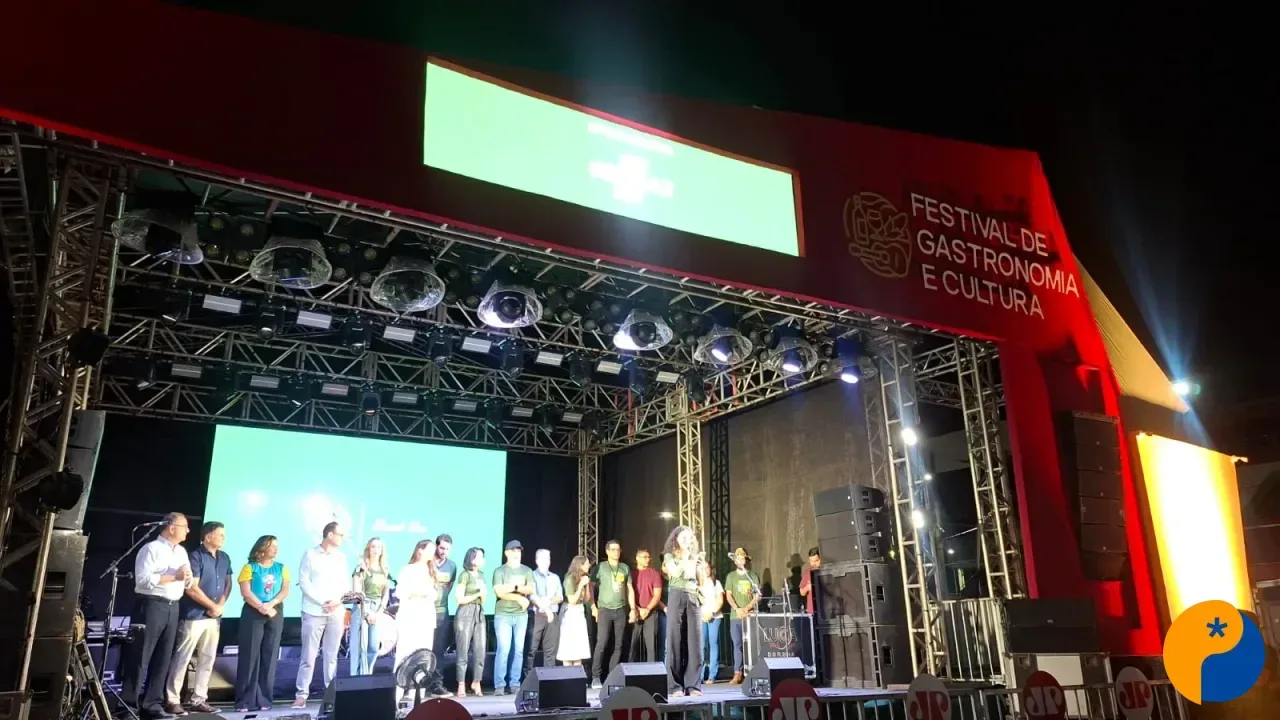 Festival de Gastronomia e Cultura reúne sabores, música e cultura na noite de abertura em Patos de Minas
