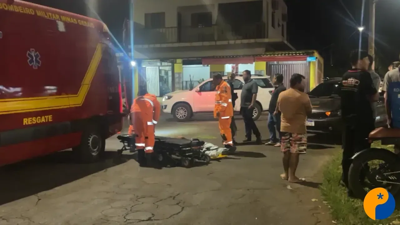 Adolescente fica ferido após ser atingido por carro em rotatória da Avenida Afonso Queiroz 