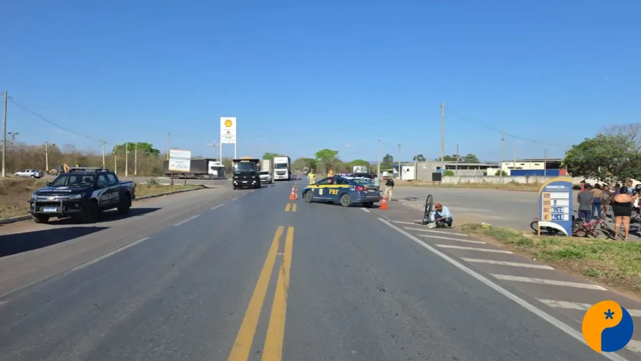 Idoso de 71 anos morre após acidente entre bicicleta elétrica e carro na BR-365