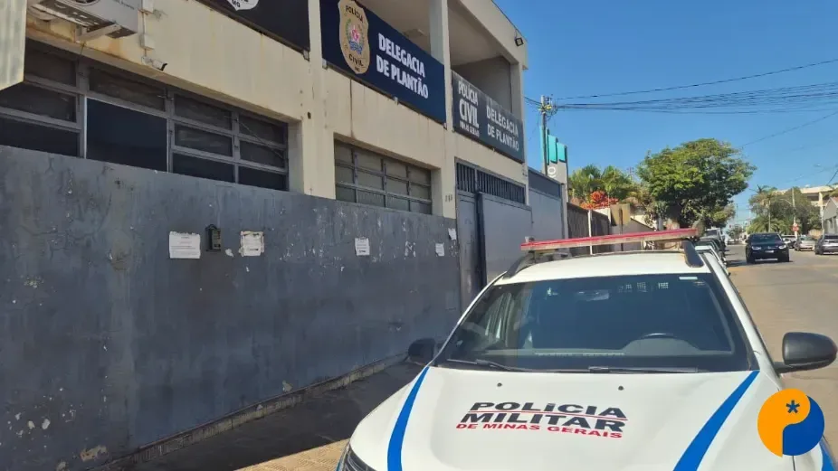 Mulher é esfaqueada cerca de dez vezes durante tentativa de feminicídio em Patos de Minas