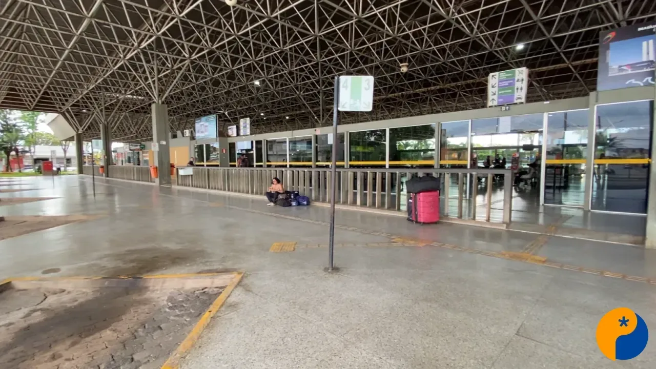 Vigilantes do Terminal Rodoviário de Patos de Minas paralisam atividades após denúncias de atrasos trabalhistas