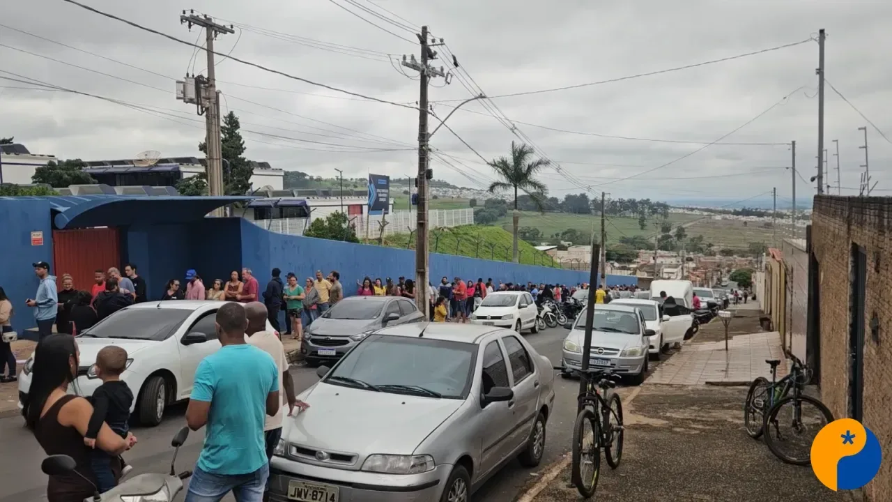 Fila única gera reclamações de eleitores no Caic em Patos de Minas; direção explica motivo