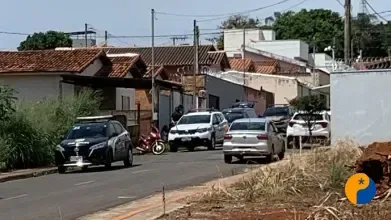 Mulher é encontrada morta em Patos de Minas; polícia investiga possível envolvimento de namorado