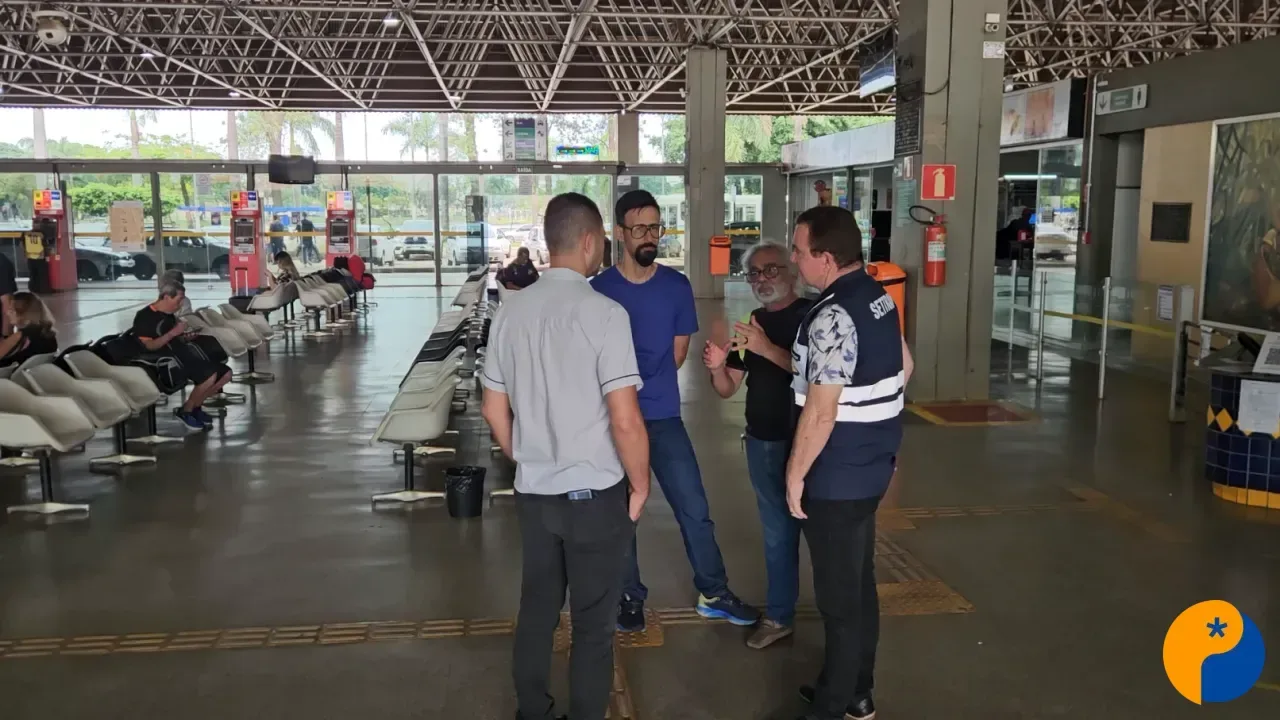 Comerciantes se reúnem com Prefeitura após paralisação de vigilantes na Rodoviária de Patos de Minas