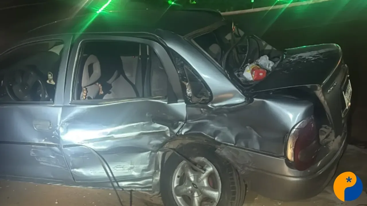 Colisão entre dois carros deixa pessoas feridas próximo ao trevo de Varjão de Minas 