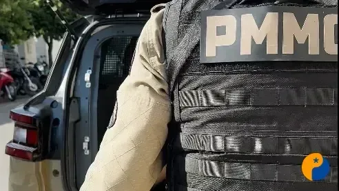 Homem é preso por agressão, roubo e tráfico de drogas na Praça Ibrahim Pereira, em Patos de Minas