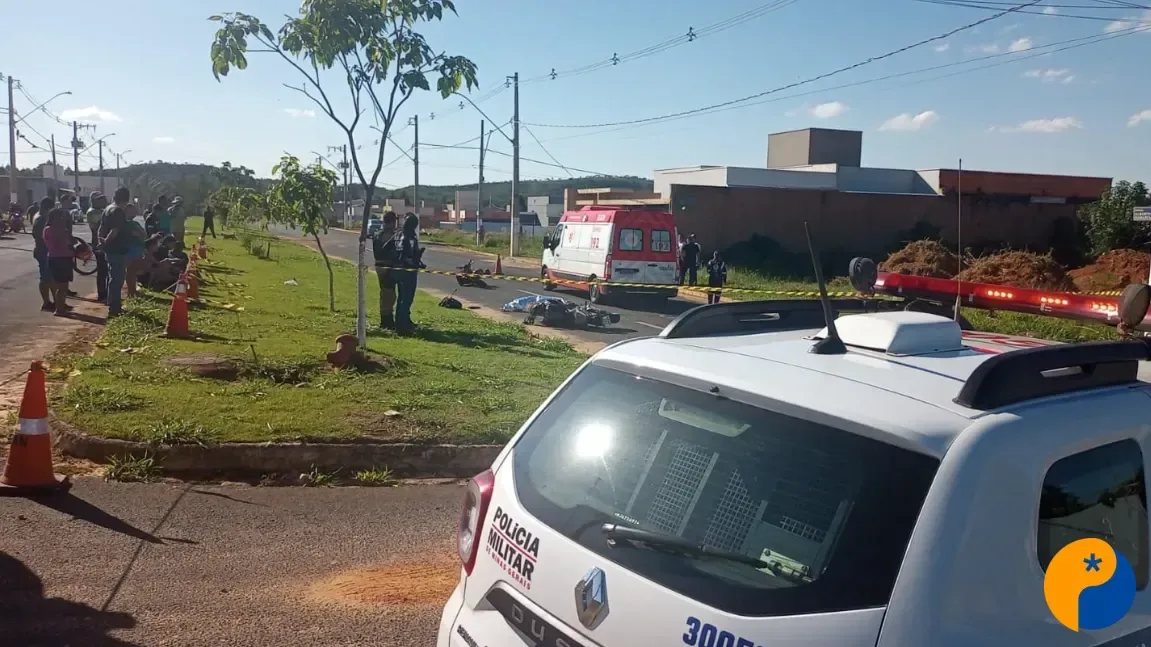 Mulher morre em acidente entre moto elétrica e motocicleta em Patrocínio; moradores cobram melhorias no trânsito