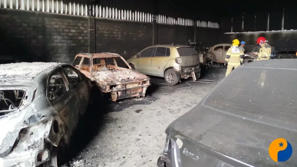 Incêndio destrói três veículos e causa prejuízo em oficina de lanternagem em Lagoa Formosa