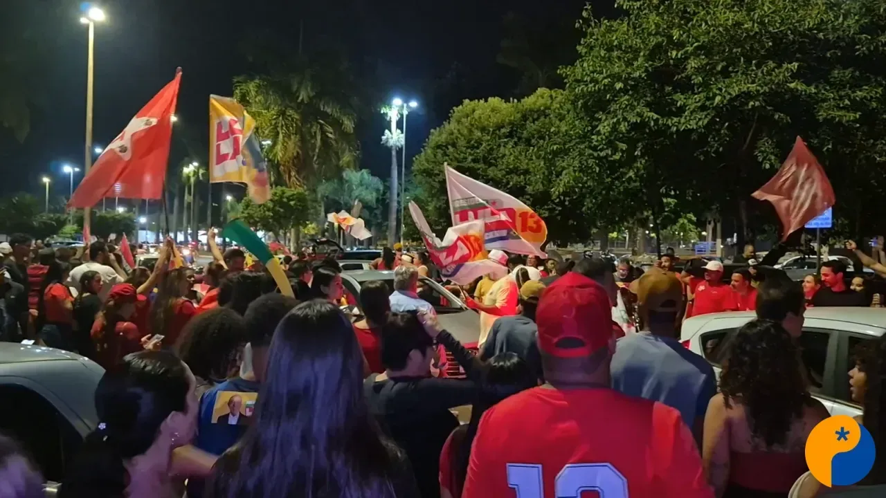 Apoiadores de Lula comemoram vitória com festa no Galpão do Produtor Rural em Patos de Minas