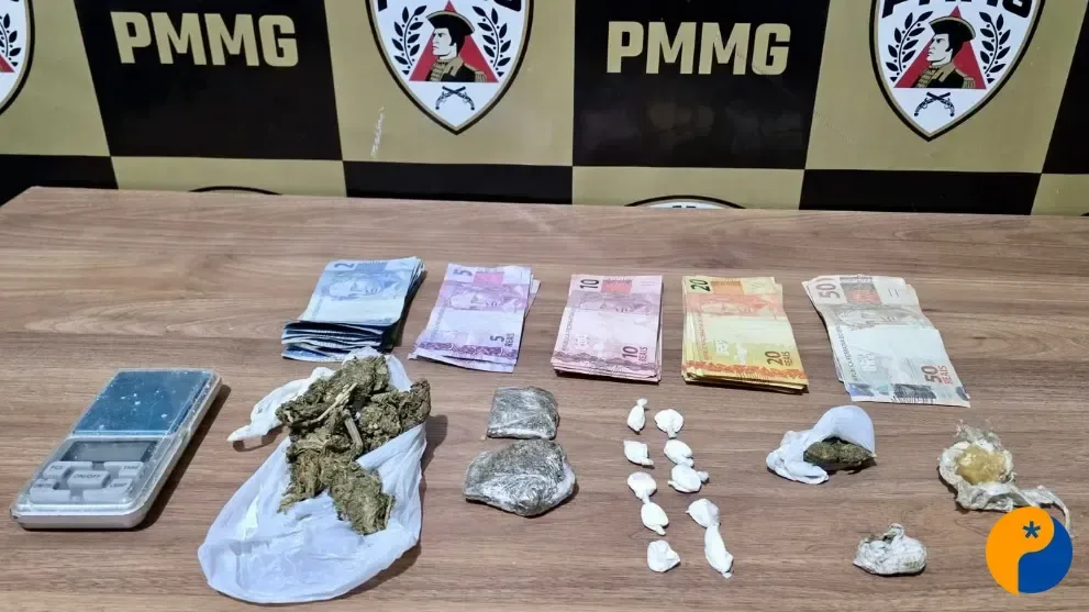 Cão farejador localiza drogas escondidas em paredes e quintal de casa em São Gotardo