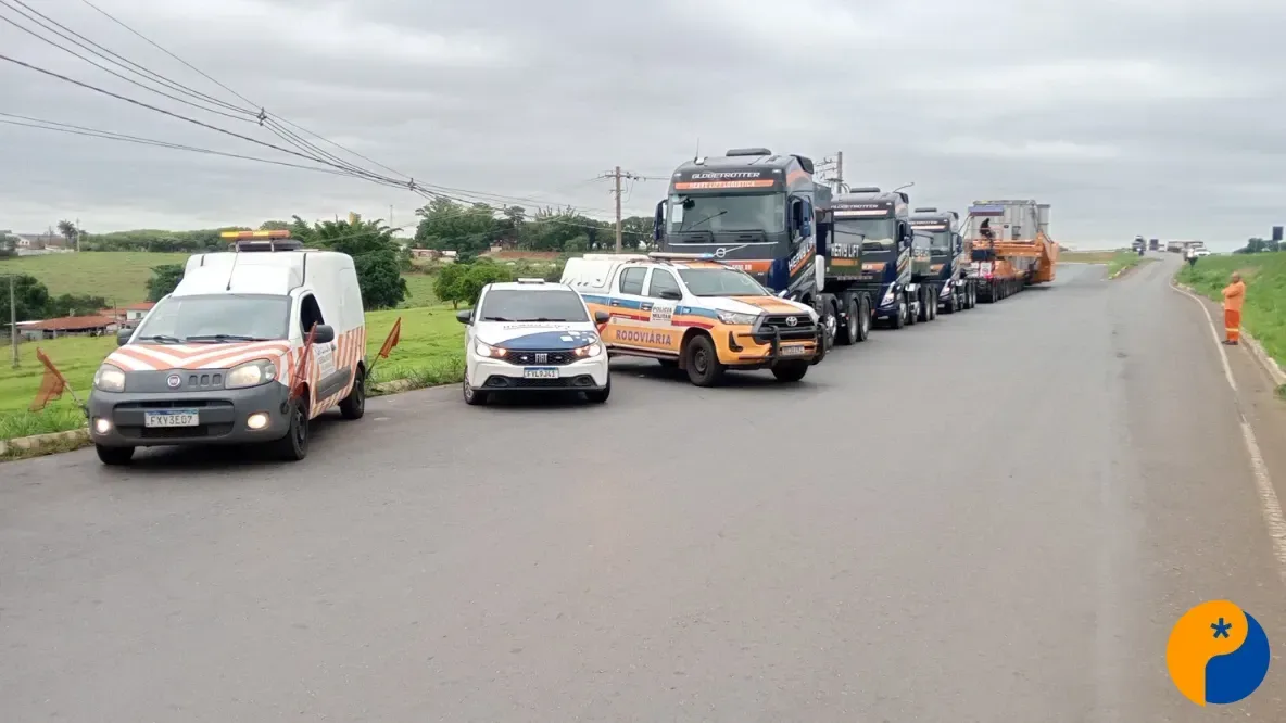 Supercarga de 520 toneladas e 98 metros passa por Patos de Minas rumo à Bahia