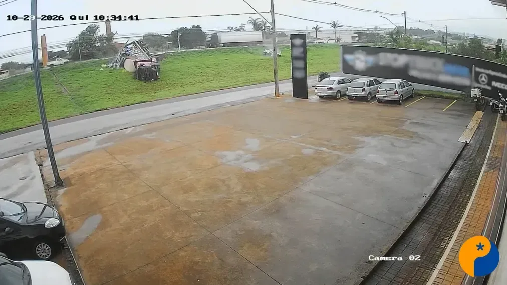 Vídeo: motorista morre em colisão frontal entre carreta e picape na BR-365, em Patos de Minas